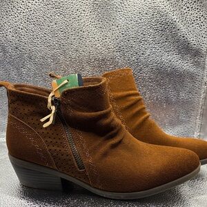 Earth Origins Brown Suede Ankle Booties with Side Zip